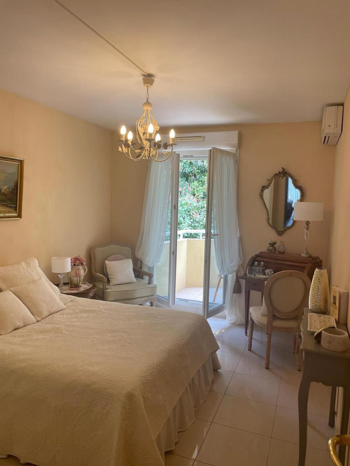 Grace & Breakfast Bed and Breakfast Beausoleil Eksteriør billede