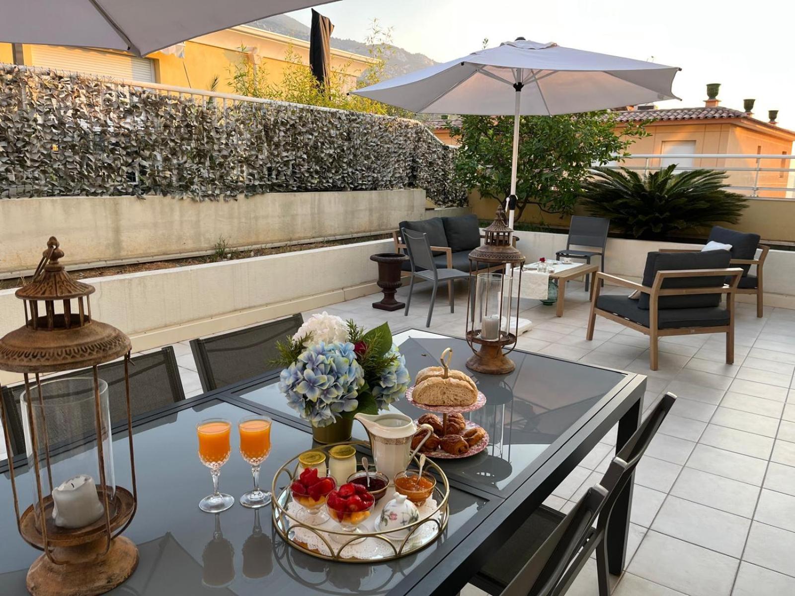 Grace & Breakfast Bed and Breakfast Beausoleil Eksteriør billede