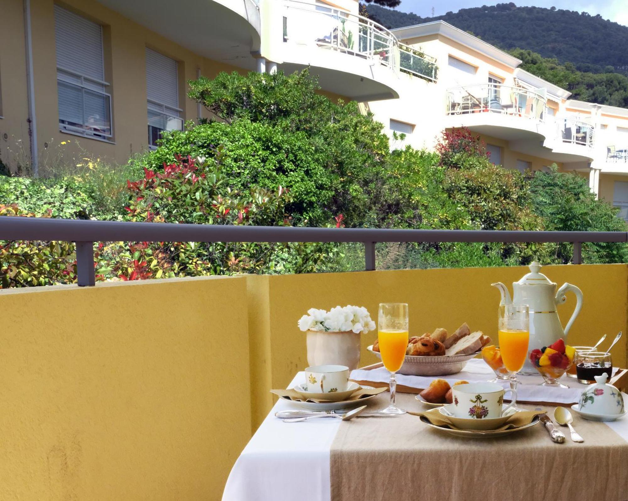 Grace & Breakfast Bed and Breakfast Beausoleil Eksteriør billede