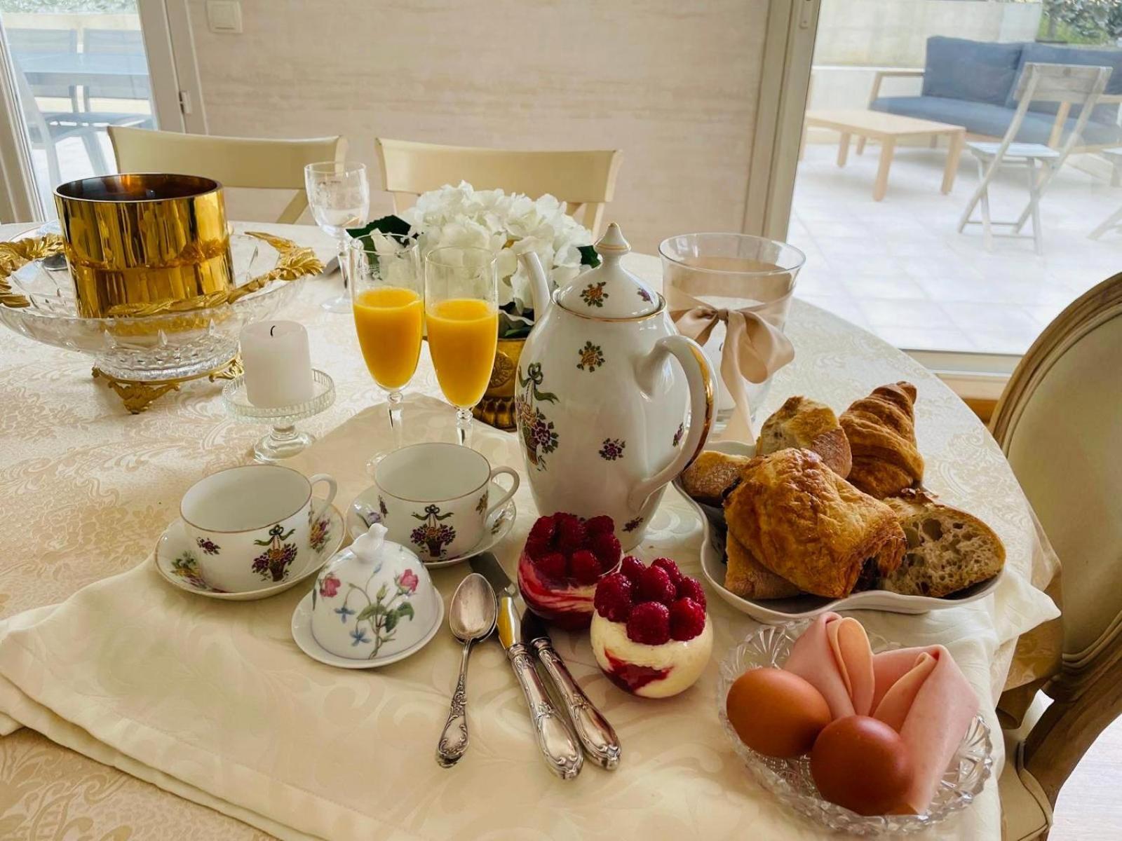 Grace & Breakfast Bed and Breakfast Beausoleil Eksteriør billede