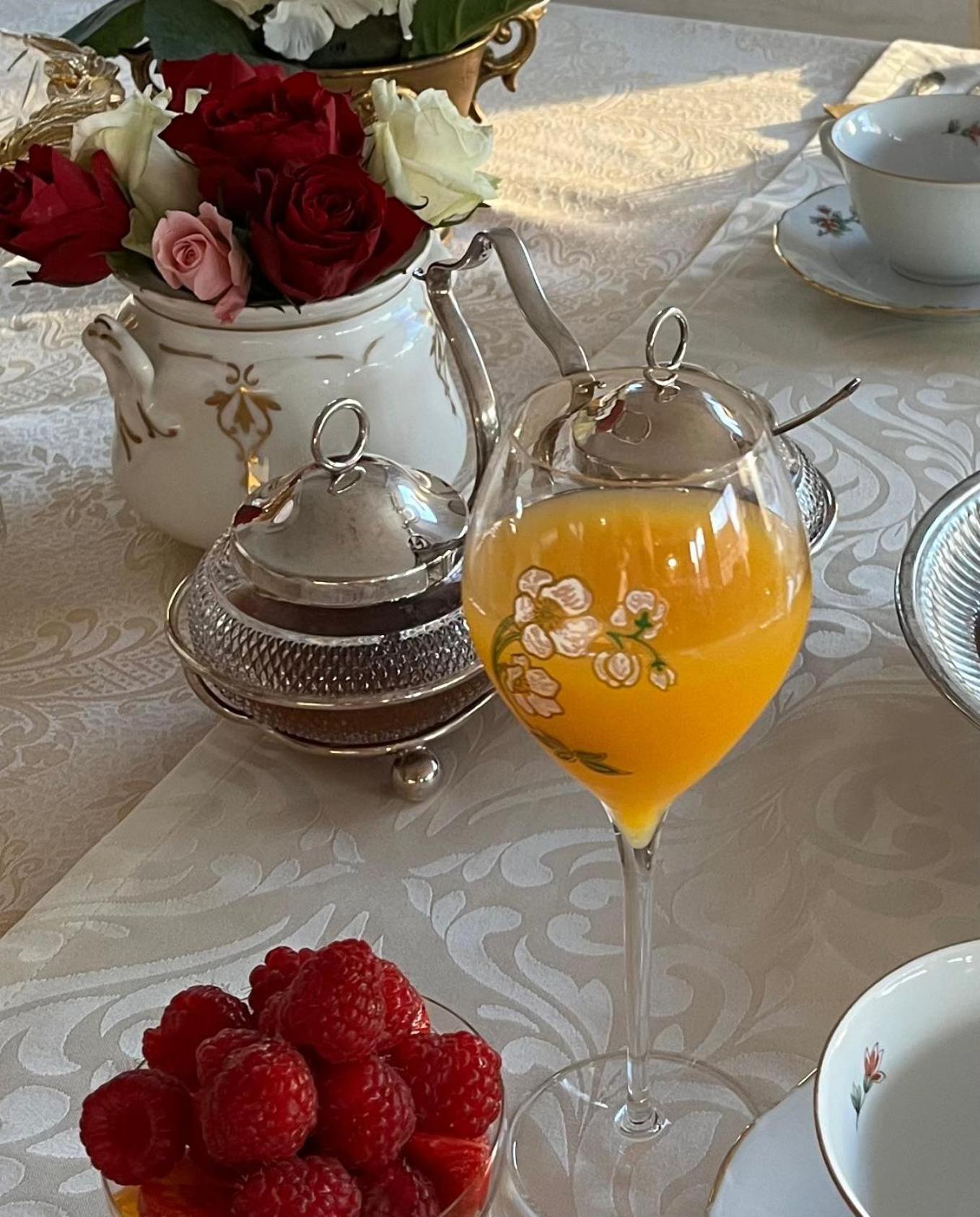 Grace & Breakfast Bed and Breakfast Beausoleil Eksteriør billede