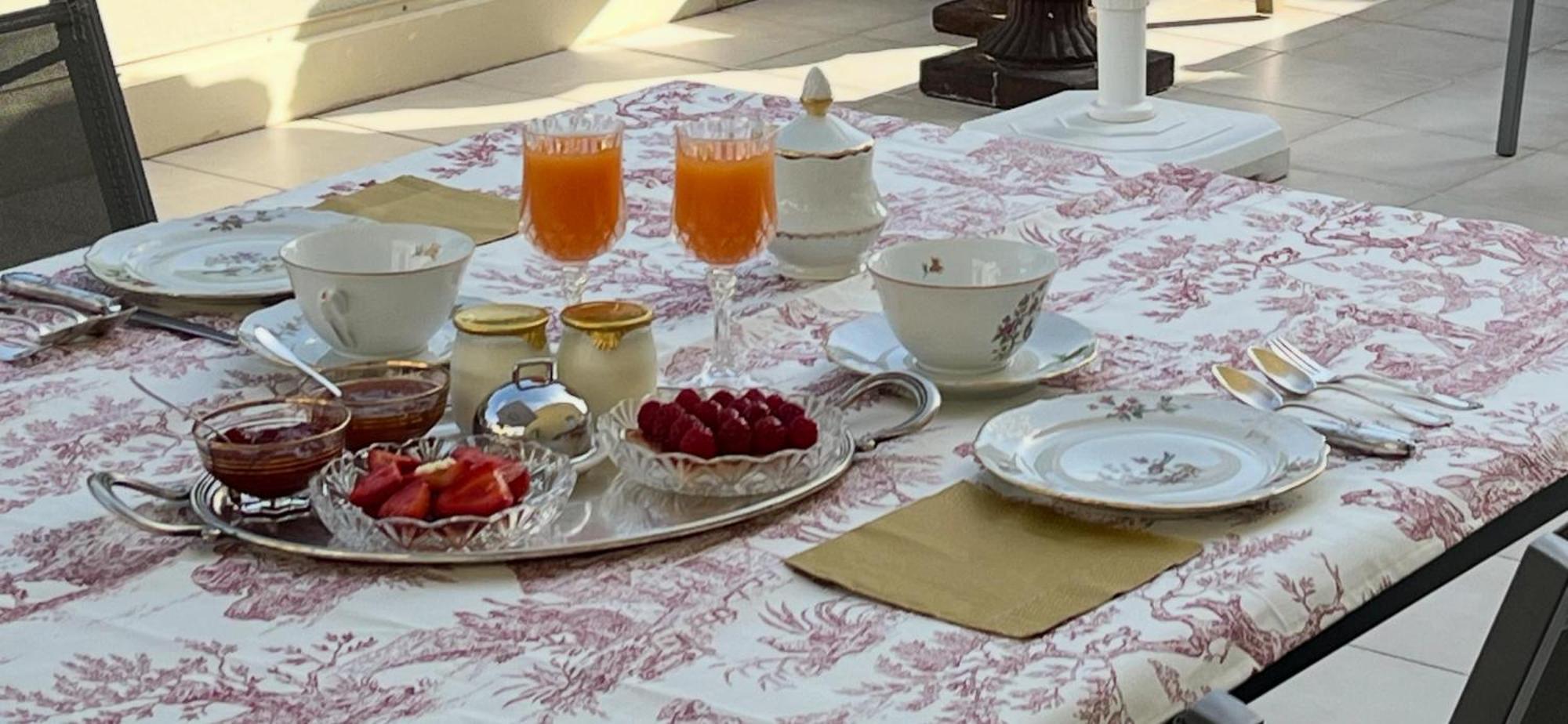 Grace & Breakfast Bed and Breakfast Beausoleil Eksteriør billede